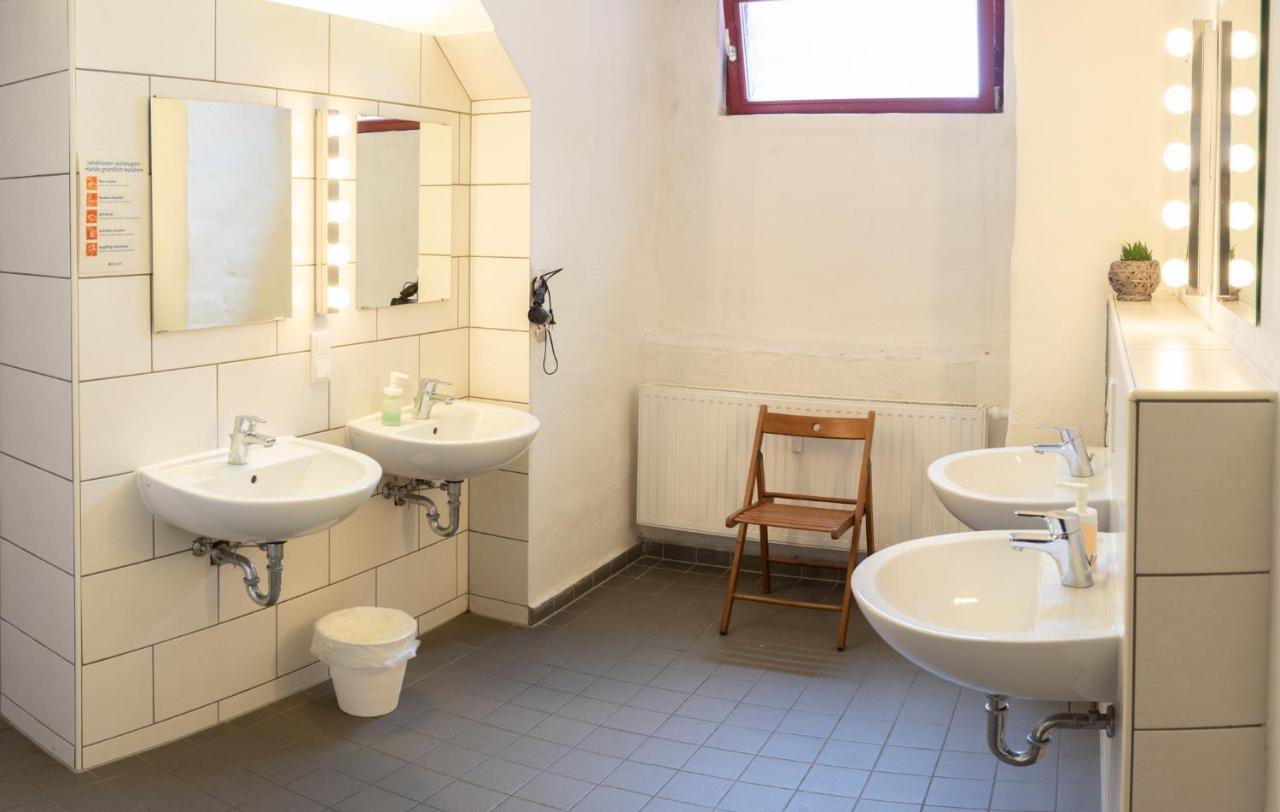Subraum Hostel Росток Екстериор снимка
