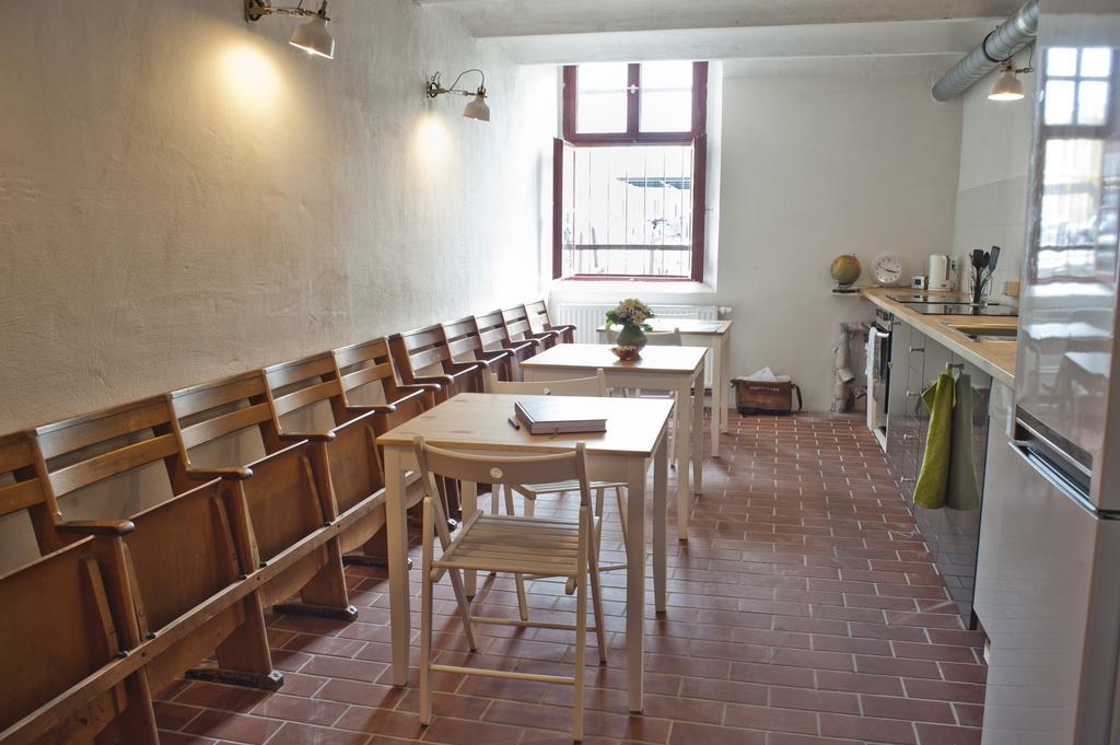 Subraum Hostel Росток Екстериор снимка