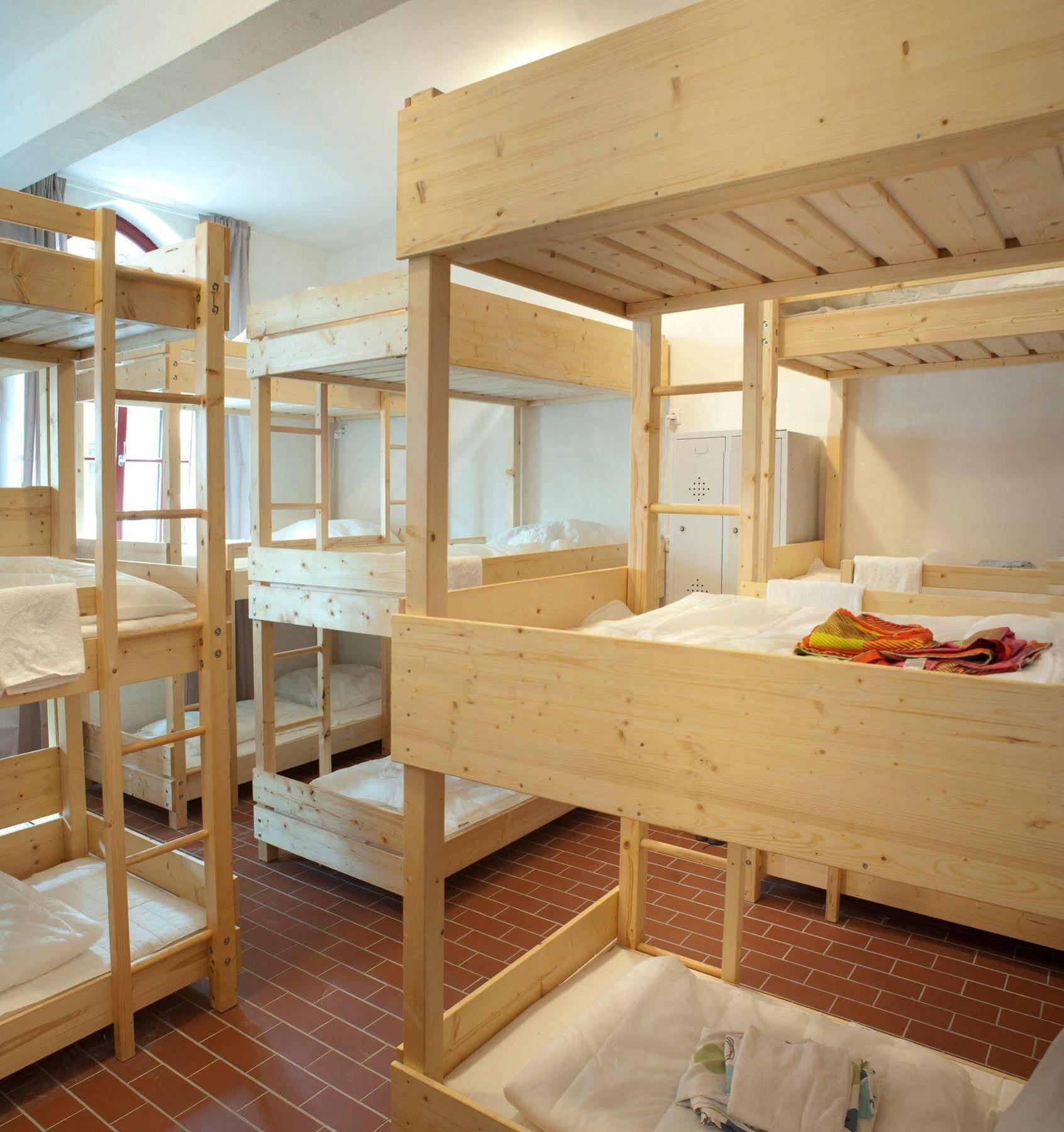 Subraum Hostel Росток Екстериор снимка