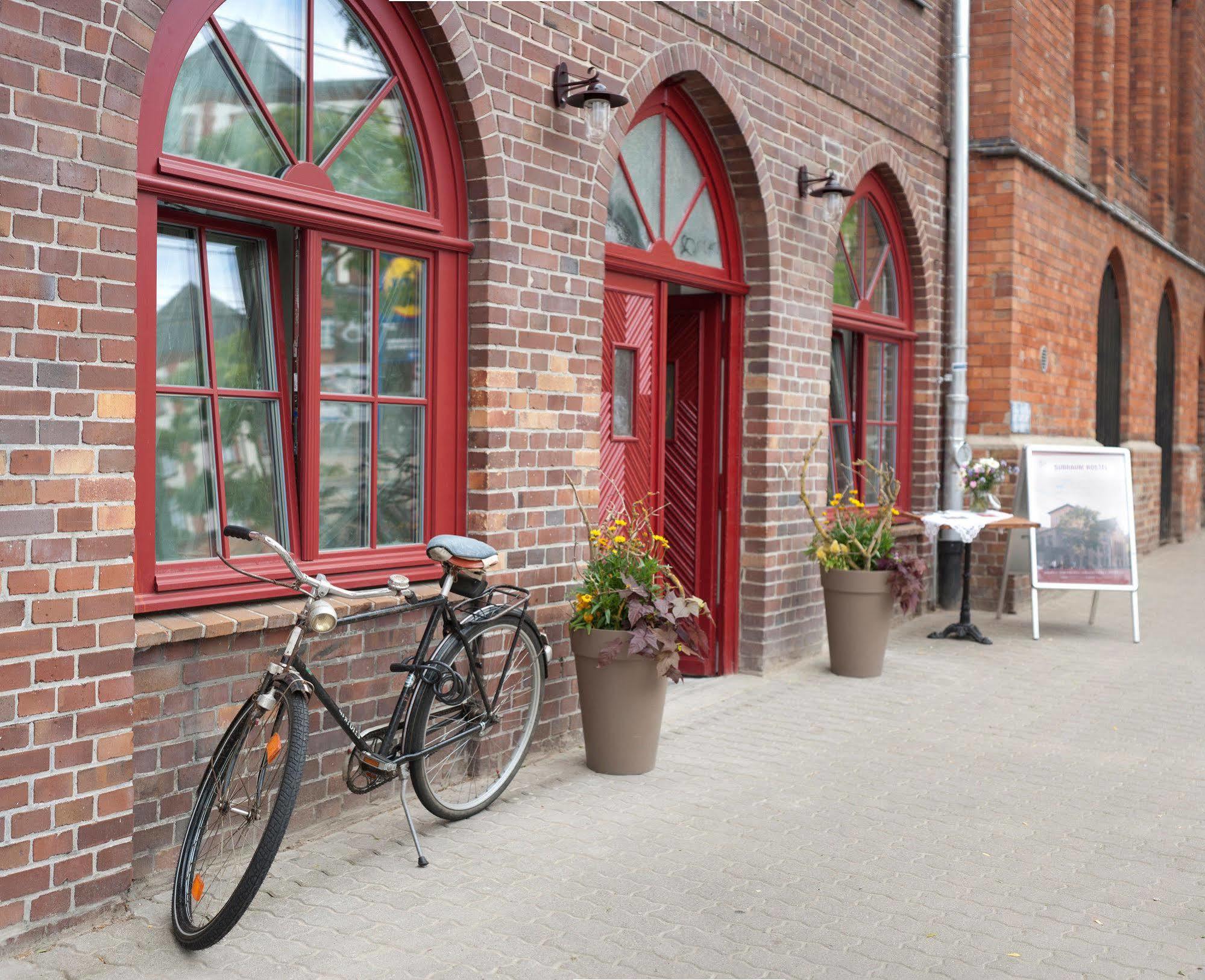 Subraum Hostel Росток Екстериор снимка