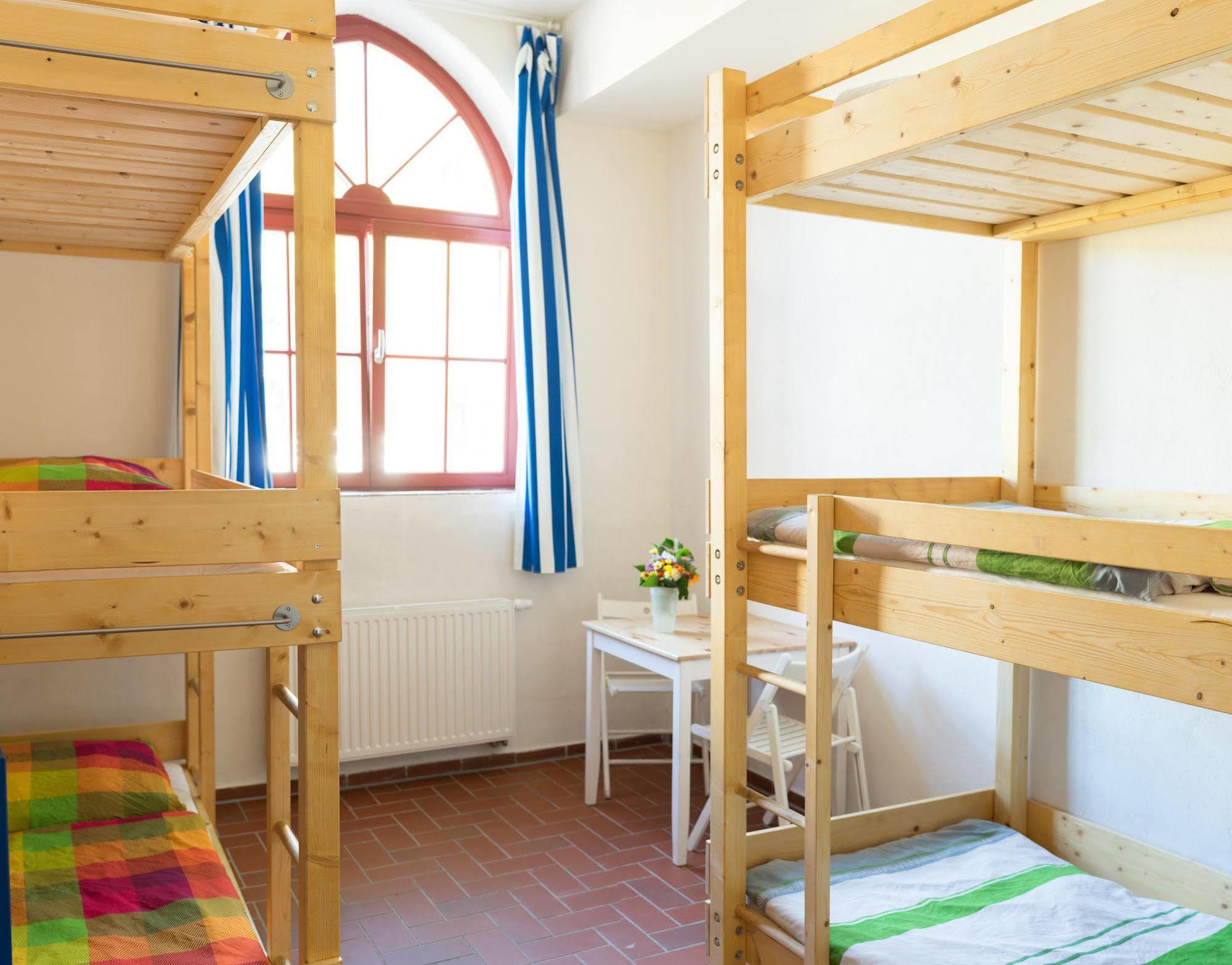 Subraum Hostel Росток Екстериор снимка